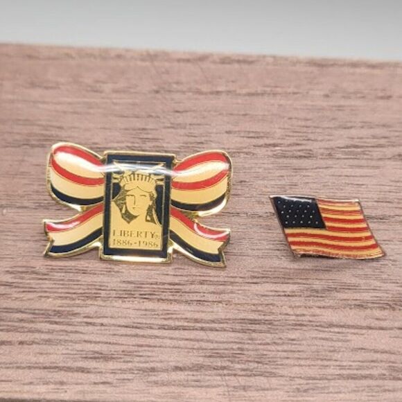VINTAGE USA Pins - Picture 1 of 3